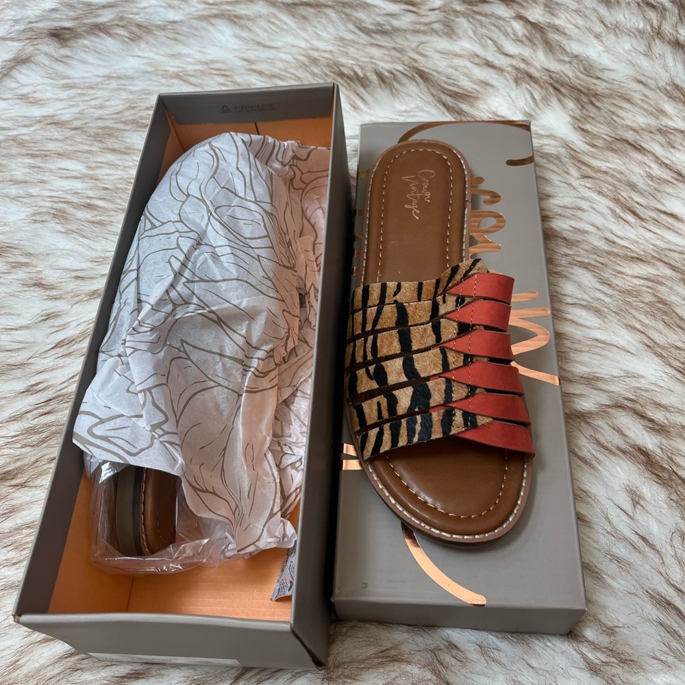 Crown vintage sandals NWT -DSW
